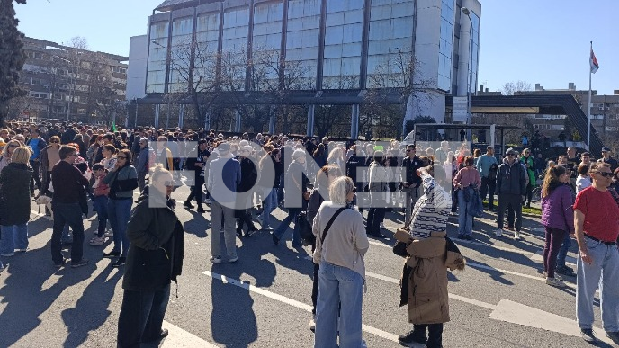 Građani i studenti u parku